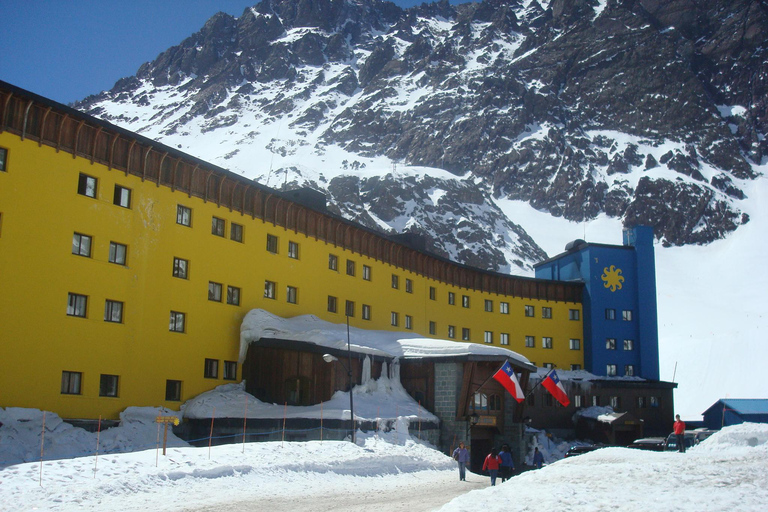 Santiago: Visit to Laguna del Inca and Portillo with llamas and picnic
