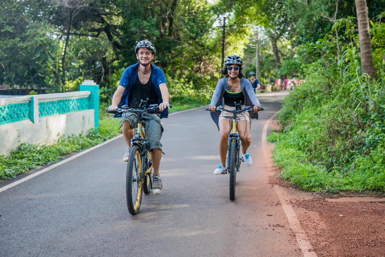 Goa: Oude Goa en Divar Island E-Bike Tour met Snacks