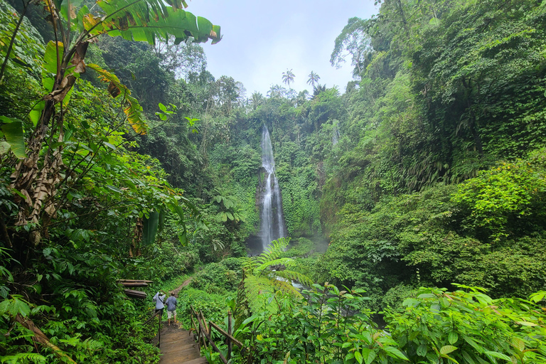 Bali Hidden Trekking, Wasserrutsche, Sekumpul, &amp; Fiji WasserfallAbholung vom Hotel und Rücktransfer zum Hotel inbegriffen