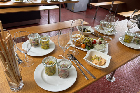 Stuttgart: Wine & Tapas Boat Tour on the Neckar