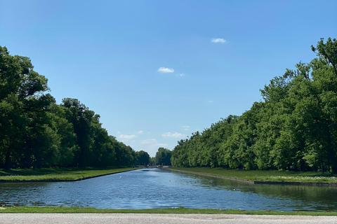 Salzburg: Munich Tour with Transfers, Hotel, Meals & Drinks