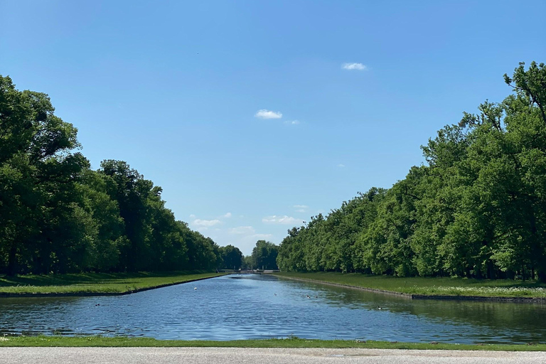 Salzburg: Munich Tour with Transfers, Hotel, Meals & Drinks