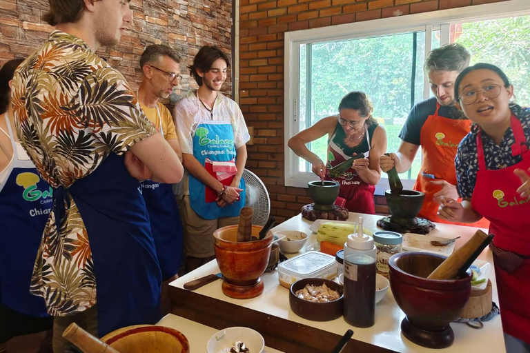 Chiang Mai: Morning Cooking Class with Market Visit
