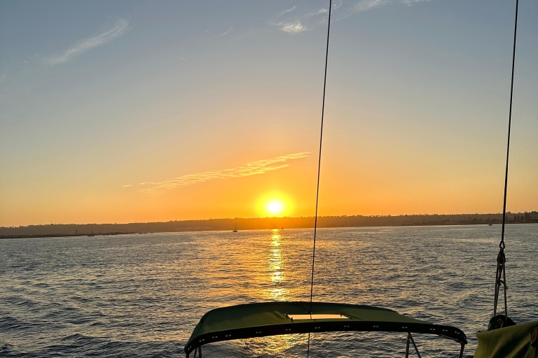 San Diego: begeleide zonsondergang en zeiltocht overdagZeilen bij zonsondergang