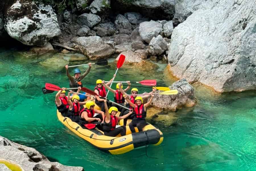 Soča-Fluss-Rafting-Tour mit Guide und Fotos. Foto: GetYourGuide Soča-Fluss-Rafting-Tour mit Guide und Fotos. Foto: GetYourGuide
