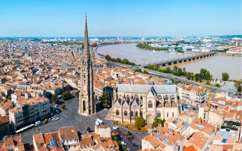 Oude stad Bordeaux Ontsnappingsspel voor buiten: Haven van de maan