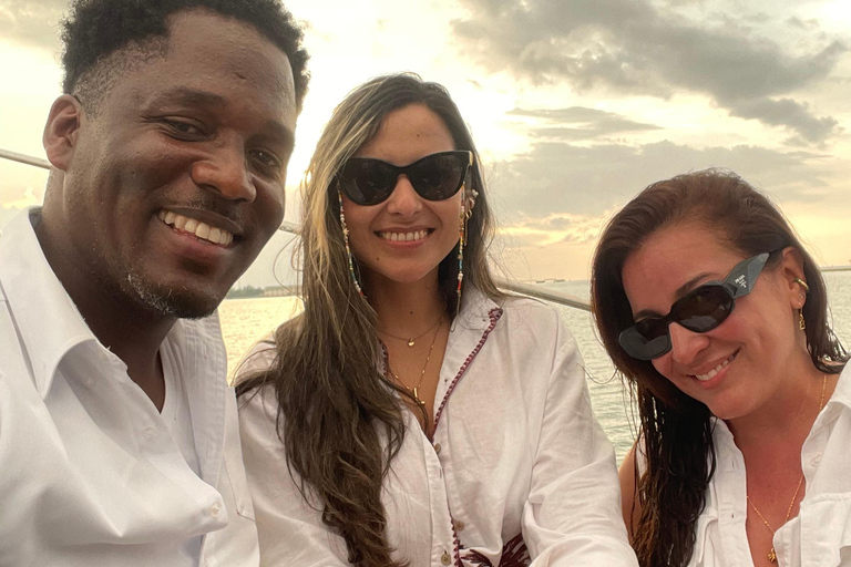 Montego Bay: Sunset Catamaran Cruise & Bioluminescent Lagoon