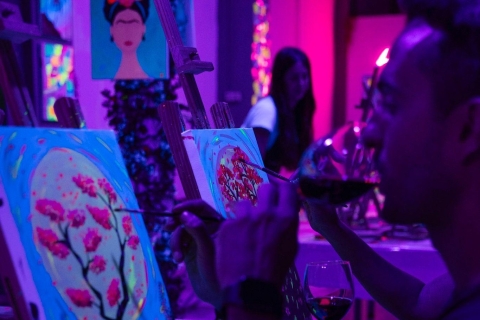 Valencia: Fluorescent painting workshop and wine