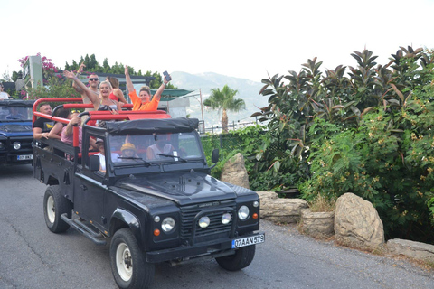 Alanya: Night Safari and Disco Boat Tour with Dinner