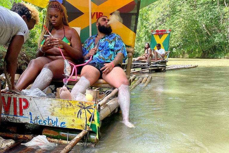 Fattoria di marijuana, rafting su bambù e tour della spiaggia della Grotta dei MediciDa Montego Bay