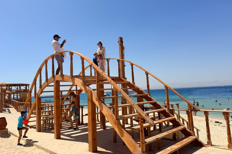 Hurghada: Private Speedboat to Magawish Island 8-hour Private Speedboat With Lunch