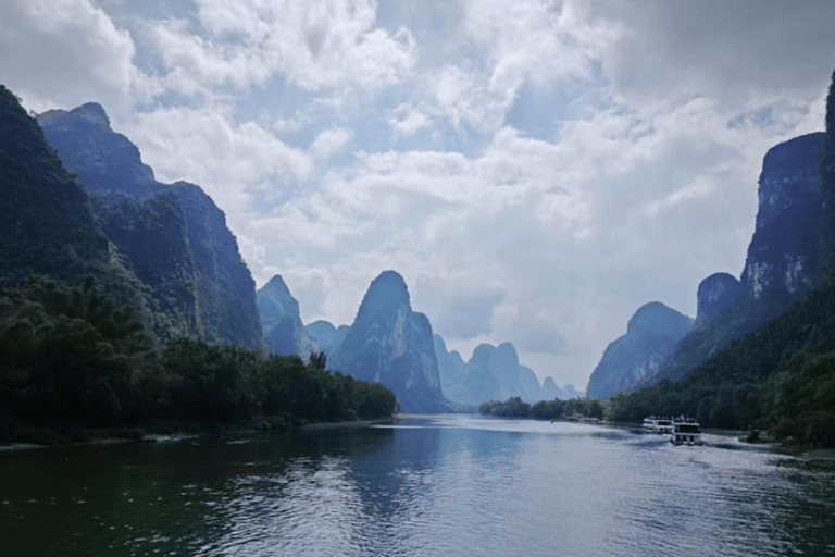Guilin: Li River Cruise, Yangshuo & Xianggong Hill Day Tour