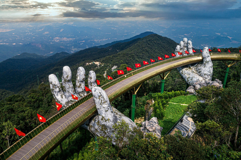 Da Nang: Excursão de um dia às Ba Na Hills e à Ponte DouradaViagem para Ba Na Hills e Golden Bridge sem almoço (grupo de 12 pessoas)