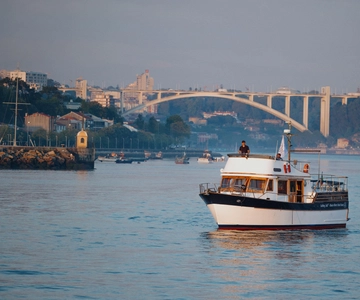 Porto: 6 Bridges Port Wine River Cruise with 4 Tastings