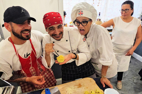 佛罗伦萨：意面制作课程，含晚餐、葡萄酒和... 唱歌！佛罗伦萨：意面制作课程，含晚餐、葡萄酒...还有歌唱！