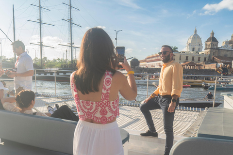 Cartagena: Sunset on Cartagena Bay aboard the Flamante Catamaran Cartagena: Sunset over Cartagena Bay aboard the Flamante Catamaran