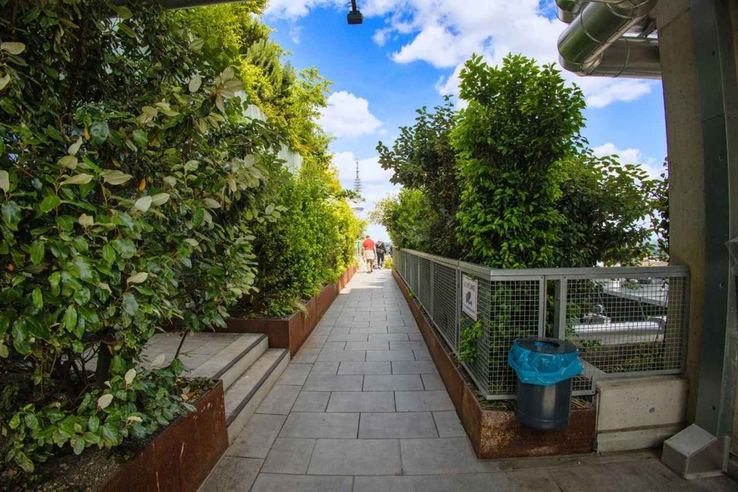 Hamburg: St. Pauli Green Bunker Tour in German