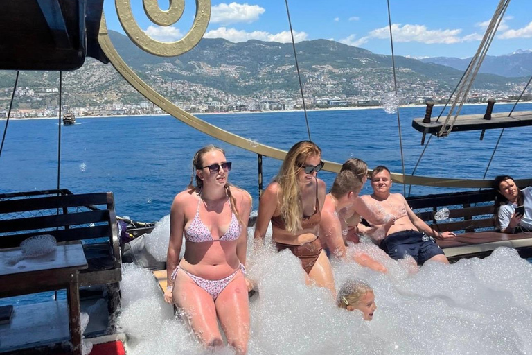 Alanya: Romantic Boat Tour with Lunch and Drinks