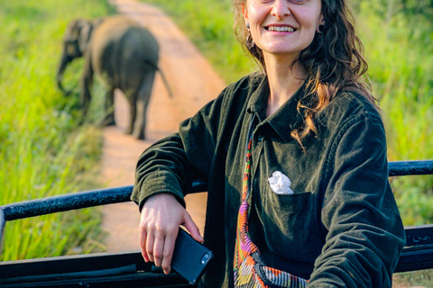 Sigiriya: Minneriya Premium Private Guided Elephant Safari