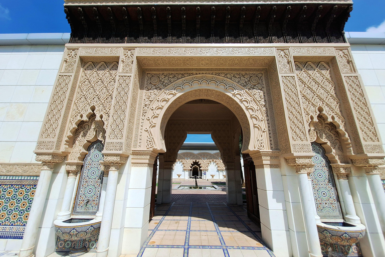 Putrajaya Tour: Pink Mosque, Lake & Scenic City Highlights