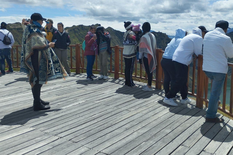Quito : Visite de la lagune de Quilotoa, Cotopaxi et la lagune de Yambo, une journée complèteQuito : Tour Laguna de Quilotoa, Cotopaxi et Laguna de Yambo, une journée complèt