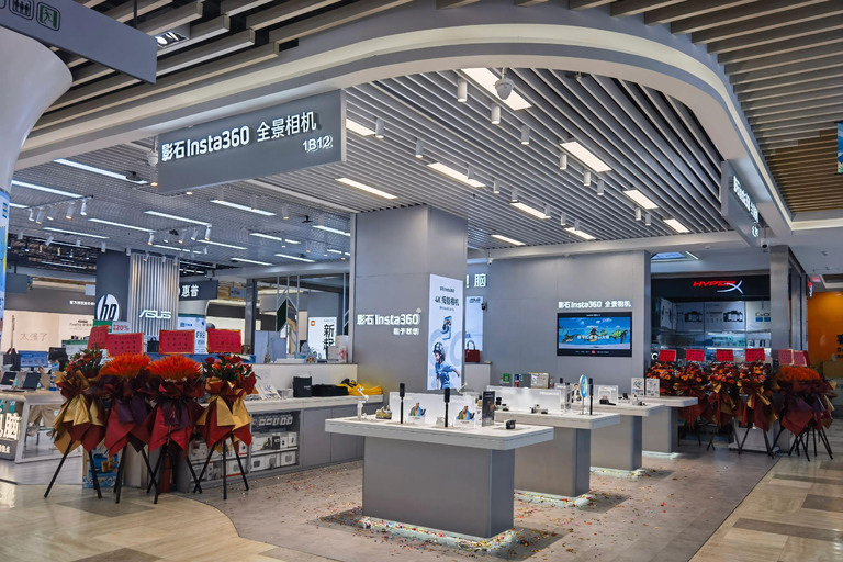 Shanghai: Tech Tour with Robotaxi Ride, EVs, Robot, Drones