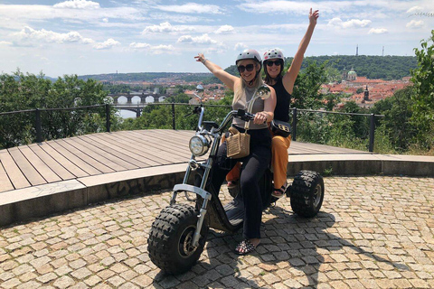 Praga: Tour guidato in triciclo elettrico con punti di vista panoramici