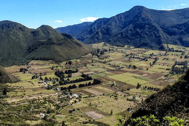 Quito: Midden van de Wereld en Vulkaan Tour