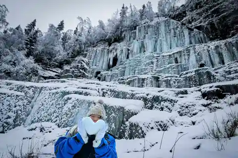 Rovaniemi: Rundtur i Korouoma Canyon och frusna vattenfall med BBQ