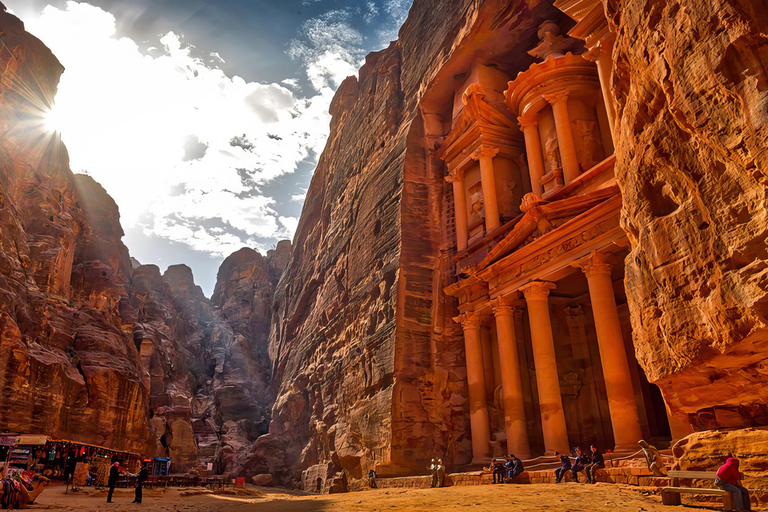 Amman: Petra Day Trip with Amman by Night Walk Amman: Petra and Wadi Rum with a 2hr Jeep Tour