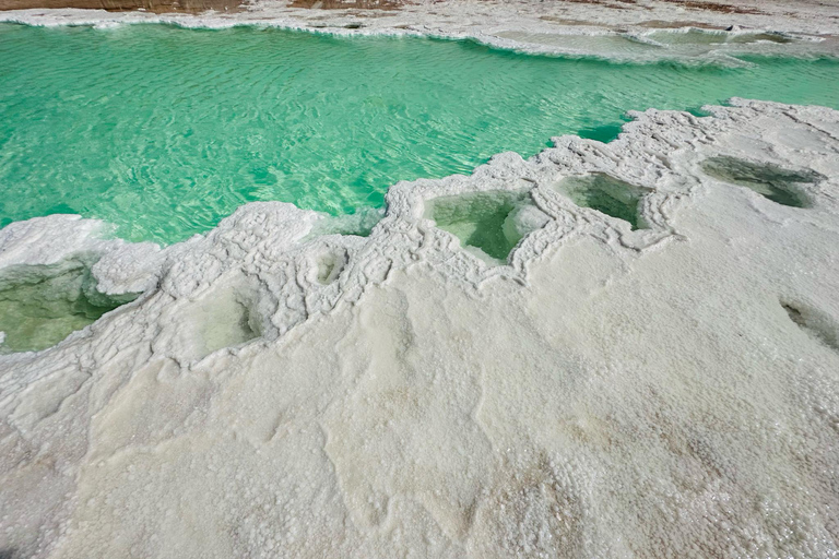 Abu Dhabi: Tour delle dune fossili, del lago salato e della pista dei cammelliAbu Dhabi: Dune fossili, lago salato e tour su pista per cammelli