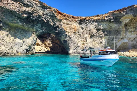 Malta: Private Boat Trip to Comino, Blue Lagoon & Gozo