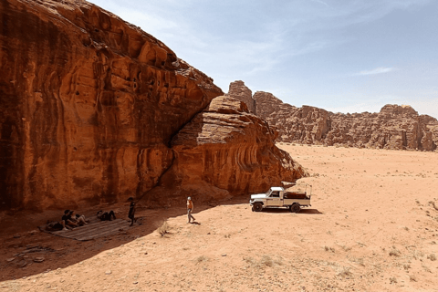Wadi Rum: Bedouin Camp, Fire Dinner & Desert Experience