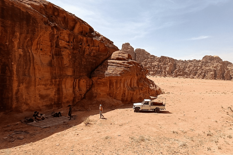 Wadi Rum: Bedouin Camp, Fire Dinner & Desert Experience