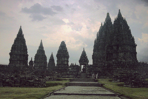 Yogyakarta : prambanan temple sunset with expert local guide