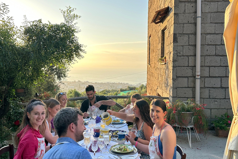 Aula de culinária autêntica em uma fazenda com vista para Sorrento