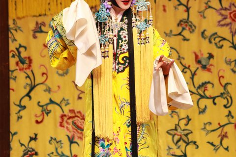 جولة تجمع بين الألعاب البهلوانية وعروض الأوبرا في بكين