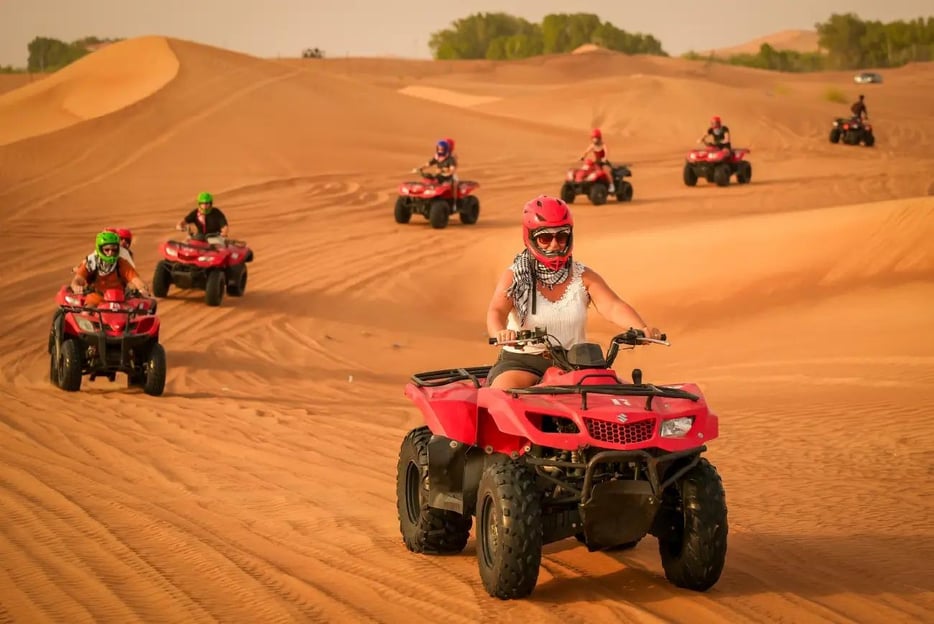 Dubai: Experiență de 60 de minute Quad bike și cină BBQ