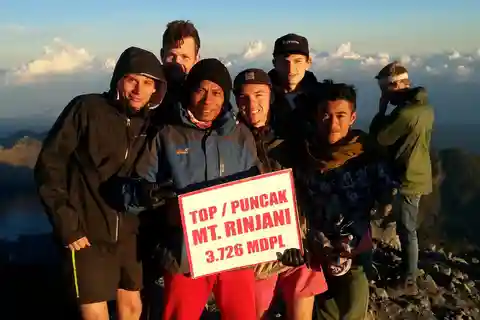 ONE-DAY TREK TO SENARU CRATER RIM