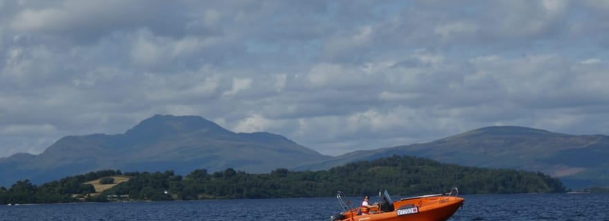 Loch Lomond : Bateau à moteur autoguidé