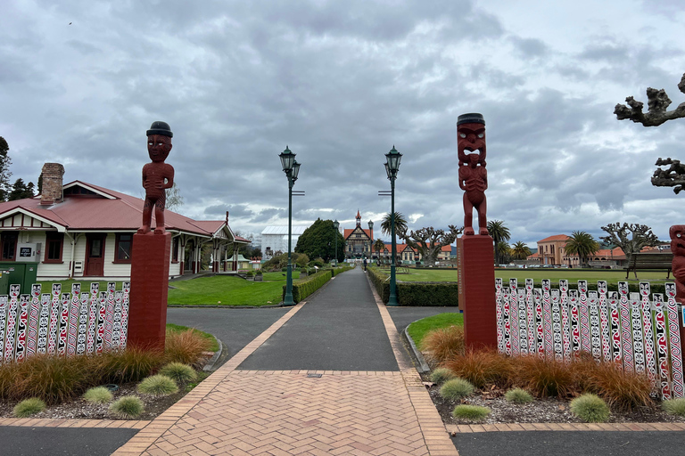 FRÅN ROTORUA: WAI-O-TAPU GEOTERMISKT UNDERLAND HALVDAGSUTFLYKT