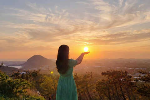 Jeju: Sunrise Small Volcano Hike (3 Hours, Pick-up)