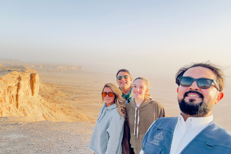 Riyadh: Edge of the World 4x4Excursion with Dinner(Kashtah)
