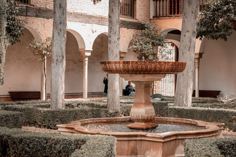 Best of Granada: Private Walking Tour with a Local Private City Tour - 6Hr