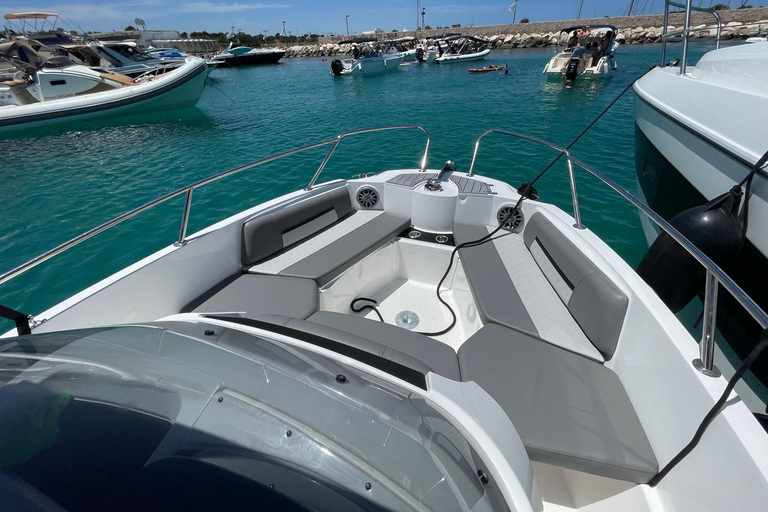 Polignano a Mare Caves and Grottos Tour by Boat with Spritz Polignano a Mare: Caves and Grottos Boat Tour with Spritz