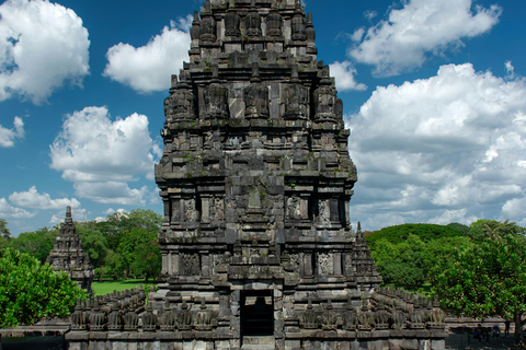 Yogyakarta : family tour to Borobudur + Prambanan + Guide