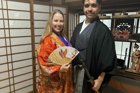 Hiroshima : Expérience de Kimono, Koto et Cérémonie du Thé SimpleKimono et cérémonie du thé simplifiée