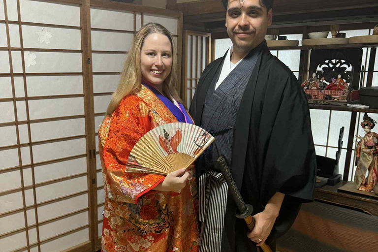 Hiroshima : Expérience de Kimono, Koto et Cérémonie du Thé SimpleKimono et cérémonie du thé simplifiée