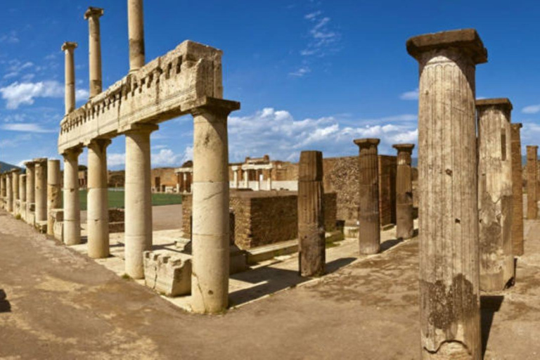 Pompeii verkennen De oude ruïnes ontdekkenPompei verkennen tijdens de ontdekking van antieke runderen