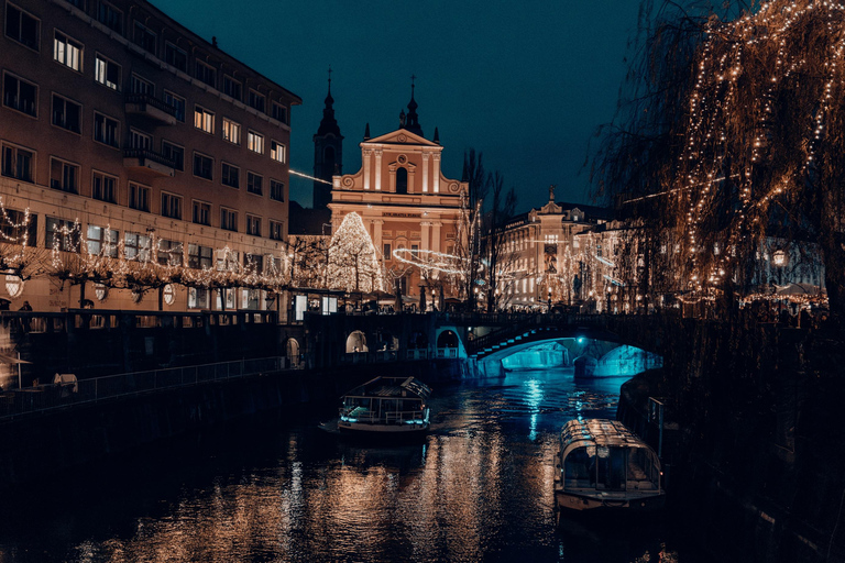 Ljubljana: Christmas Boat Cruise with Mulled Wine or Tea